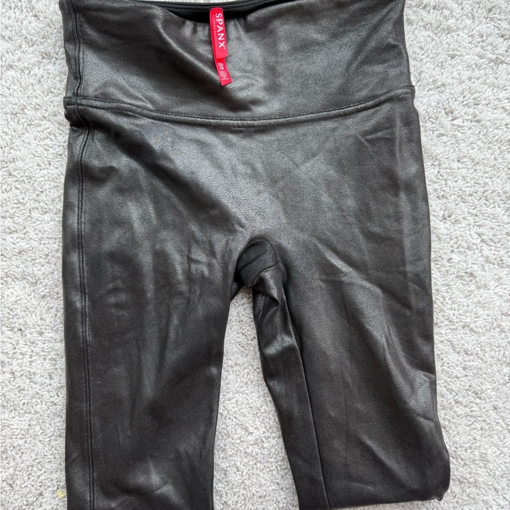 SPANXshape™ Faux Leather Size XS - Picture 3 of 9